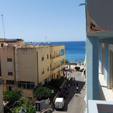 Casa Floridea -Mediterranea Sicilia Apt เชฟาลู ภายนอก รูปภาพ