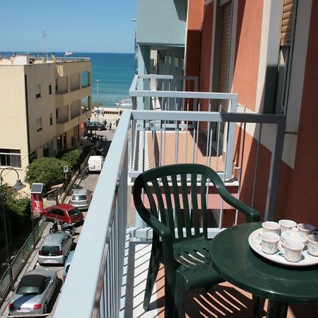 Casa Floridea -Mediterranea Sicilia Apt เชฟาลู ภายนอก รูปภาพ