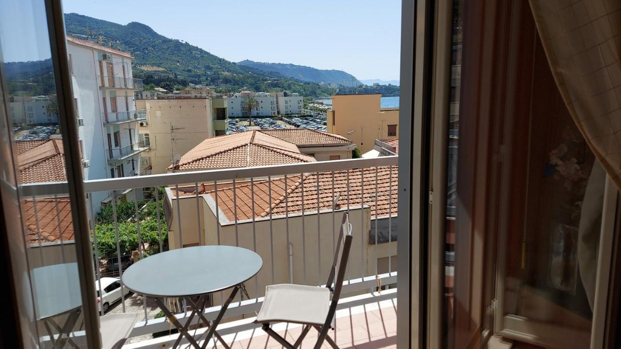 Casa Floridea -Mediterranea Sicilia Apt เชฟาลู ภายนอก รูปภาพ