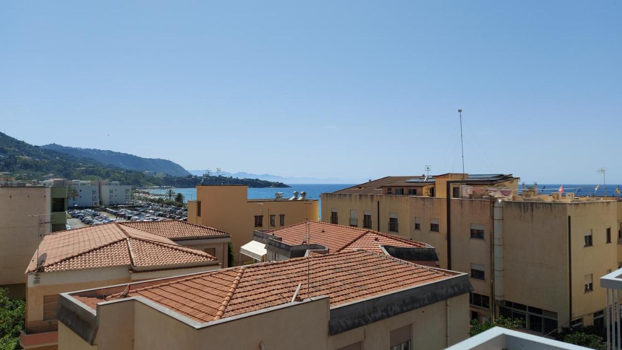 Casa Floridea -Mediterranea Sicilia Apt เชฟาลู ภายนอก รูปภาพ
